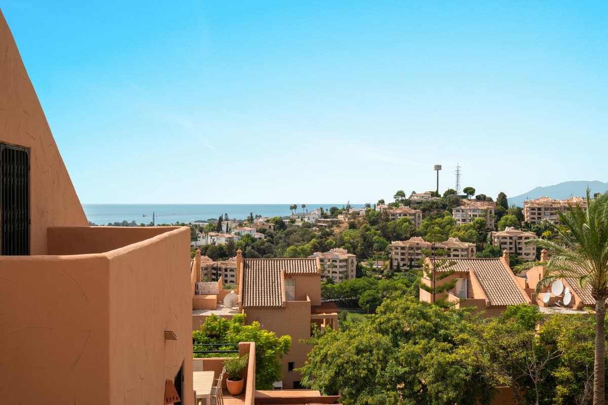 Penthouse Duplex in Elviria — photo 7 of 10