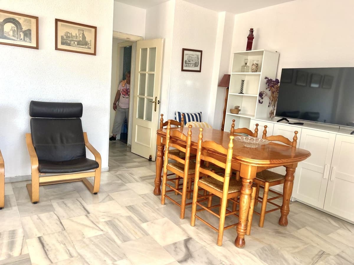 Middle Floor Apartment in Fuengirola — photo 4 of 10