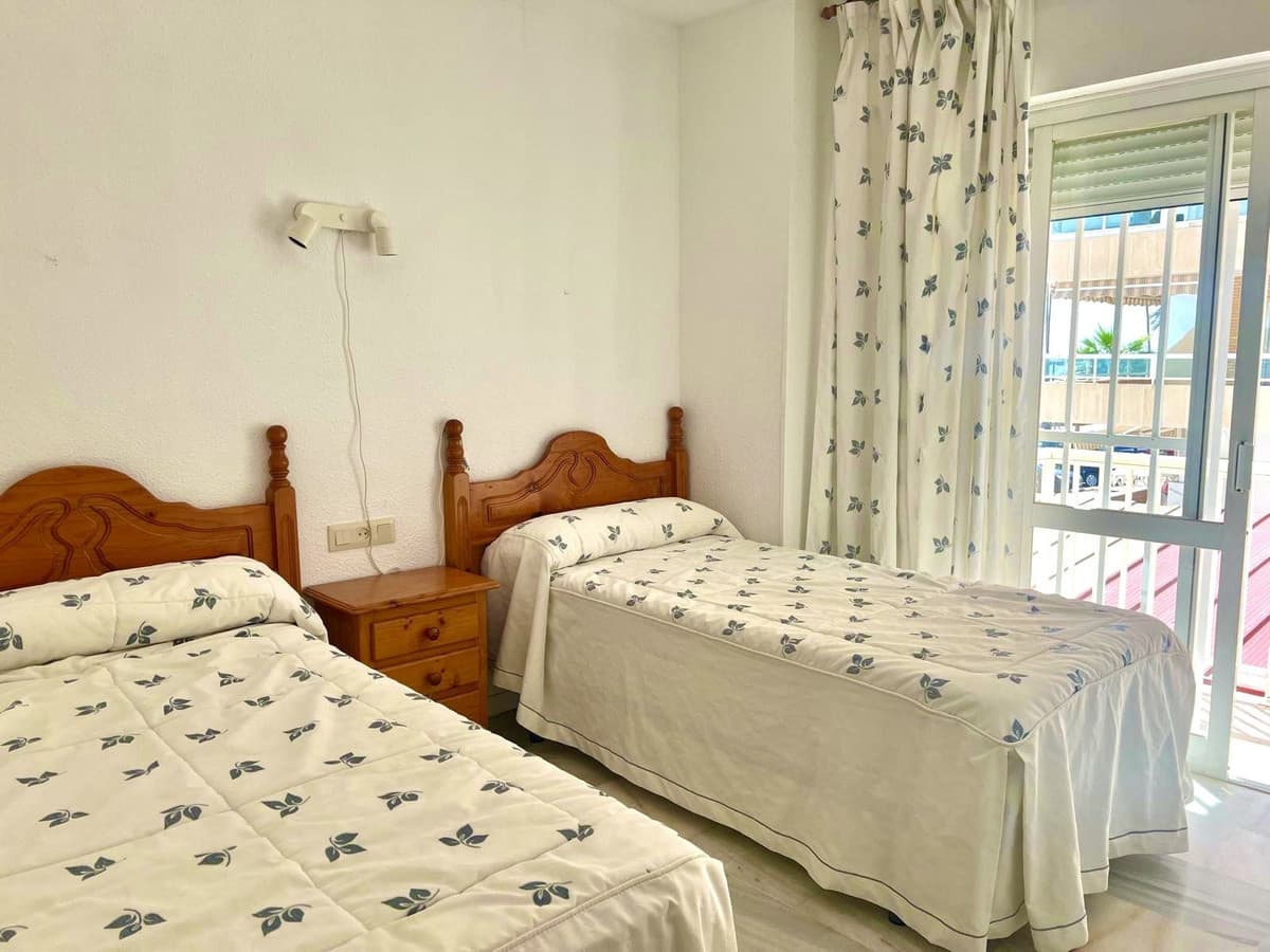 Middle Floor Apartment in Fuengirola — photo 8 of 10