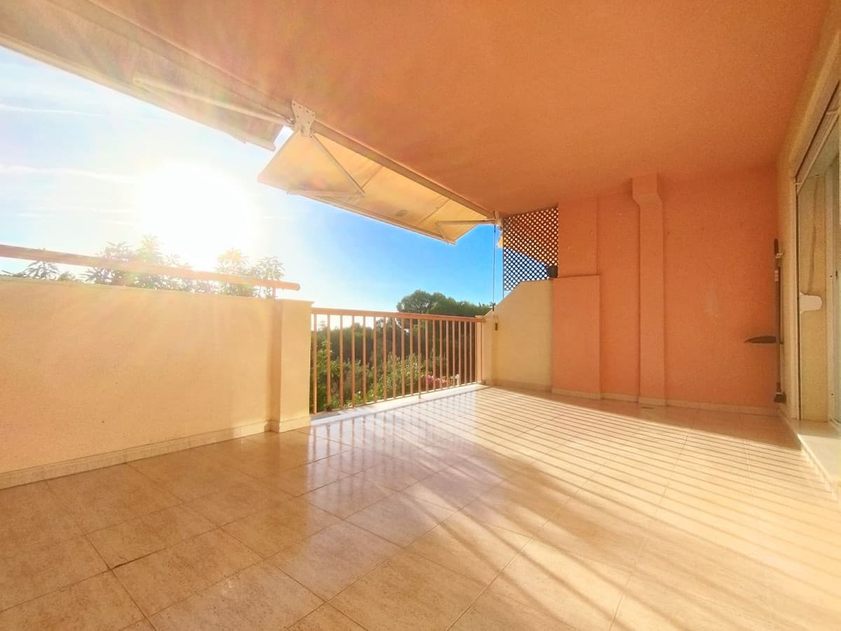 Middle Floor Apartment in Calahonda — photo 6 of 10
