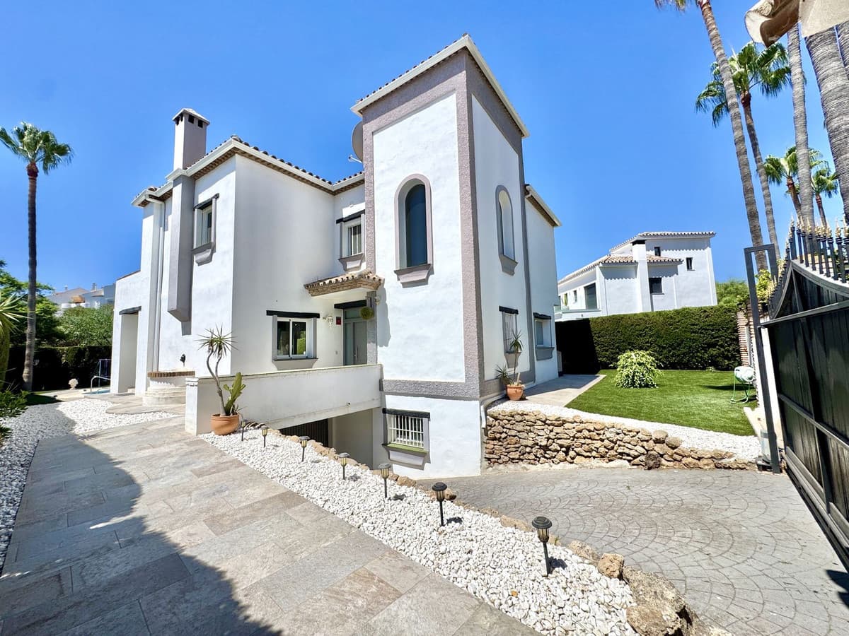 Detached Villa in Calahonda
