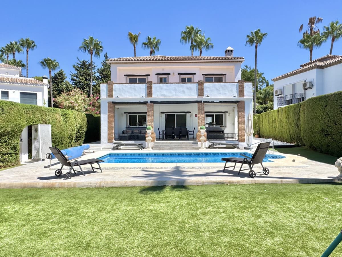 Detached Villa in Calahonda — photo 2 of 10