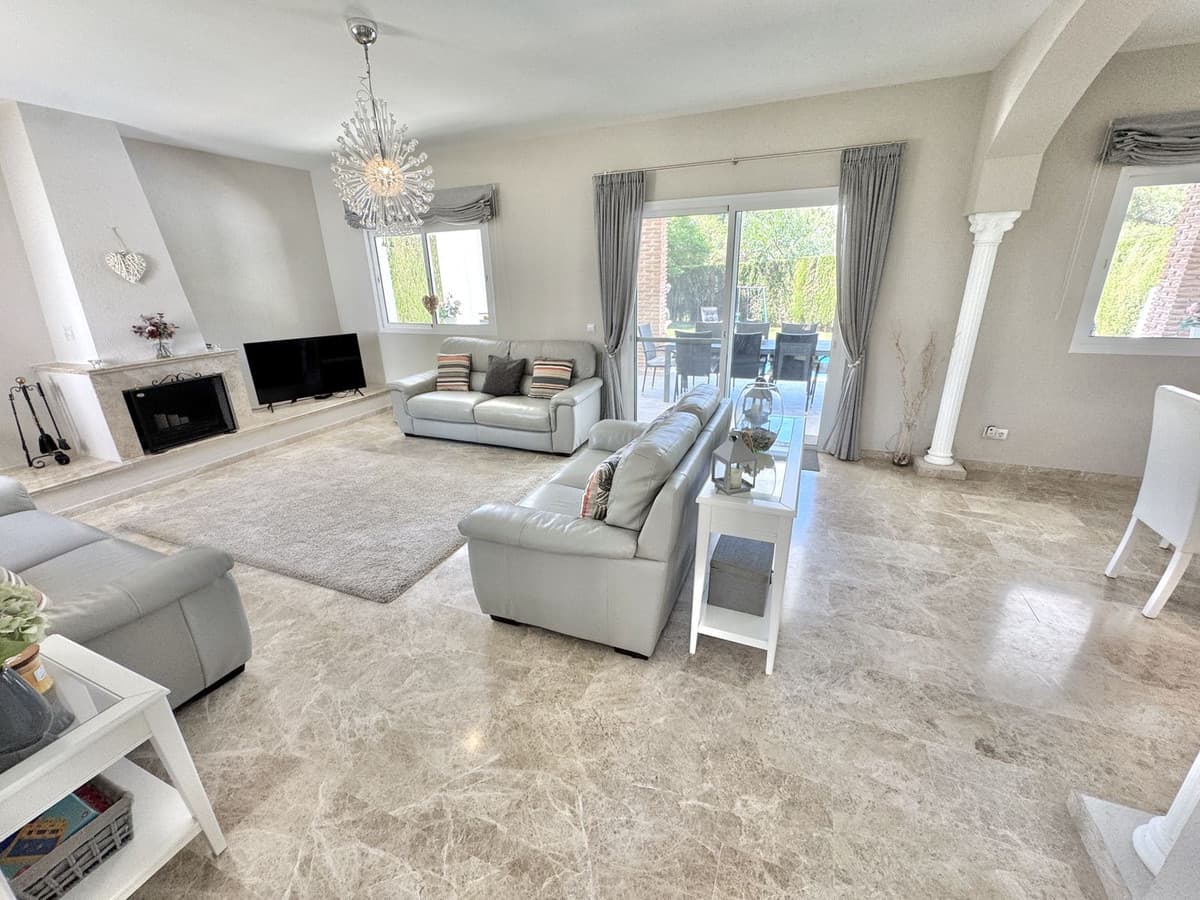 Detached Villa in Calahonda — photo 5 of 10