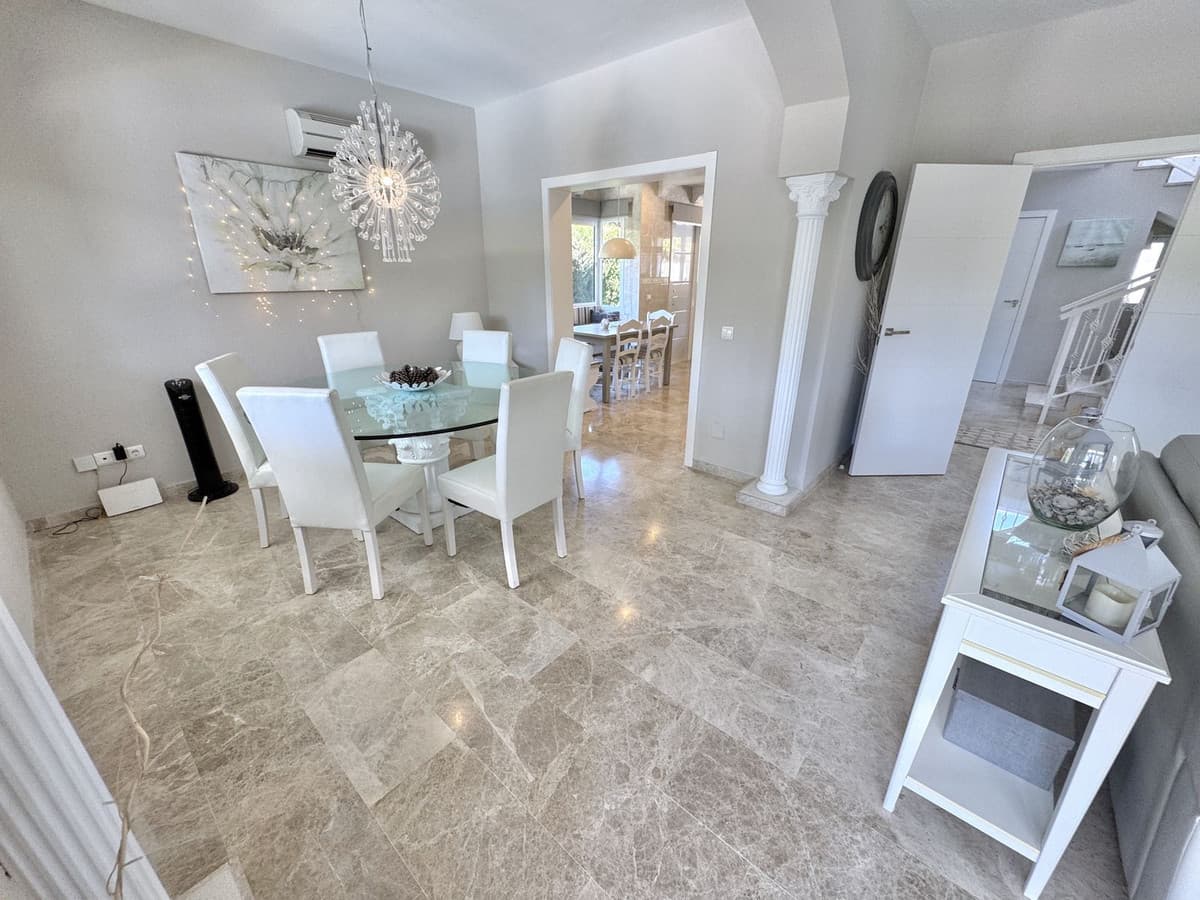 Detached Villa in Calahonda — photo 10 of 10