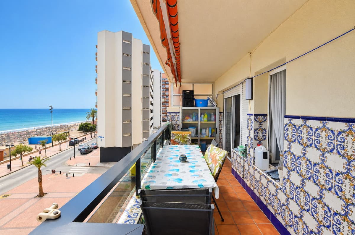Middle Floor Apartment in Fuengirola — photo 3 of 10