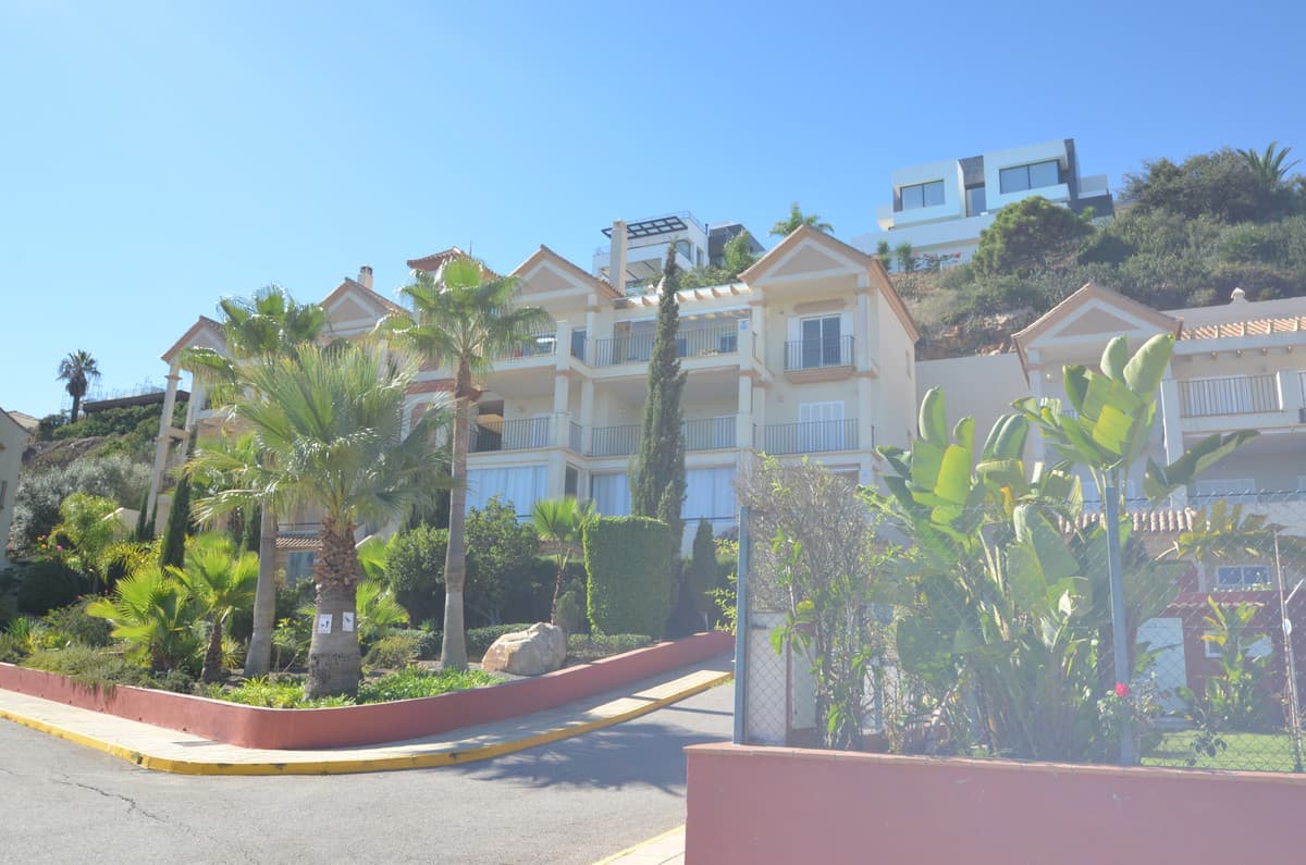 Penthouse in La Duquesa — photo 3 of 10