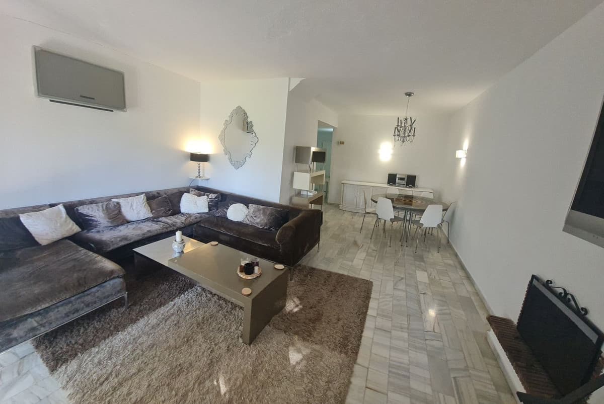 Townhouse in Nueva Andalucía — photo 2 of 10