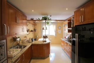 Middle Floor Apartment in Marbella — photo 3 of 10