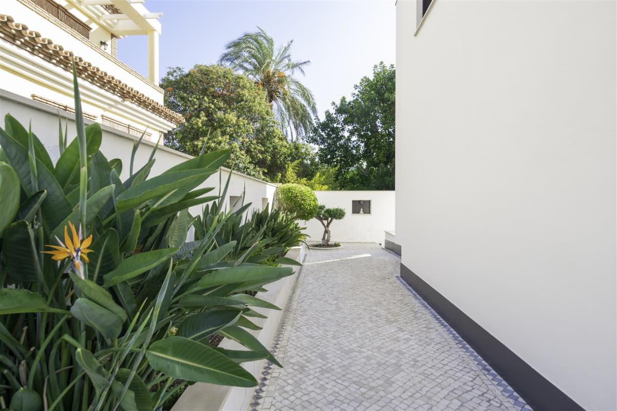 Detached Villa in Torremolinos — photo 5 of 10