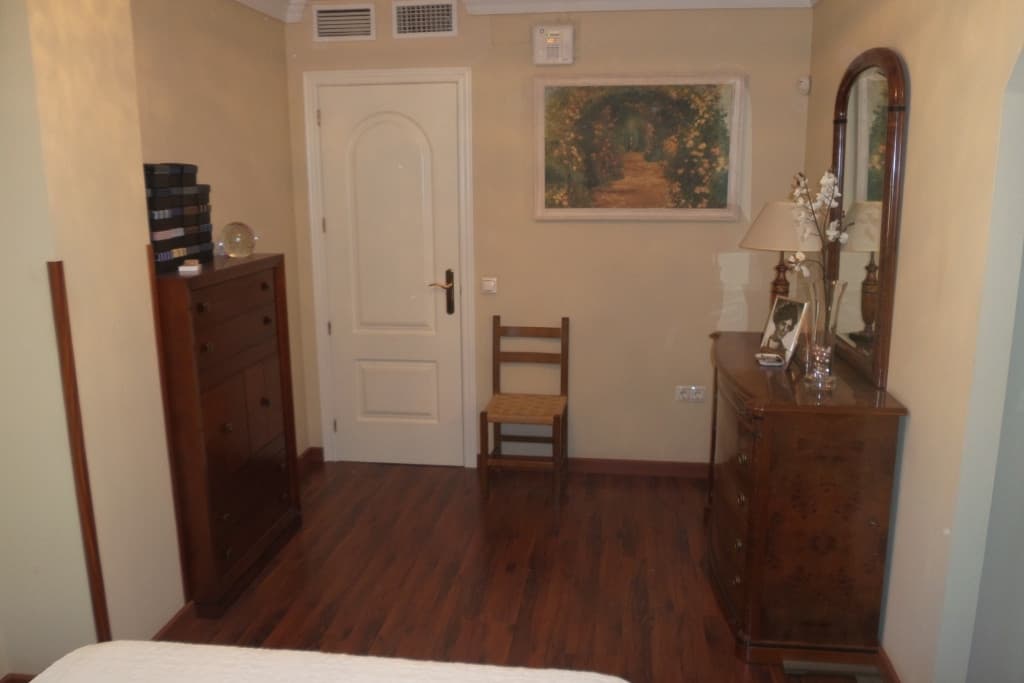 Middle Floor Apartment in Málaga — photo 4 of 10