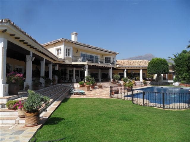 Detached Villa in La Quinta — photo 1 of 10