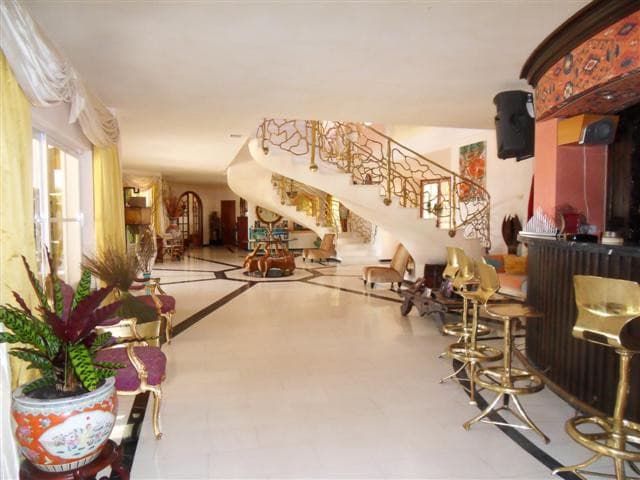 Detached Villa in La Quinta — photo 5 of 10