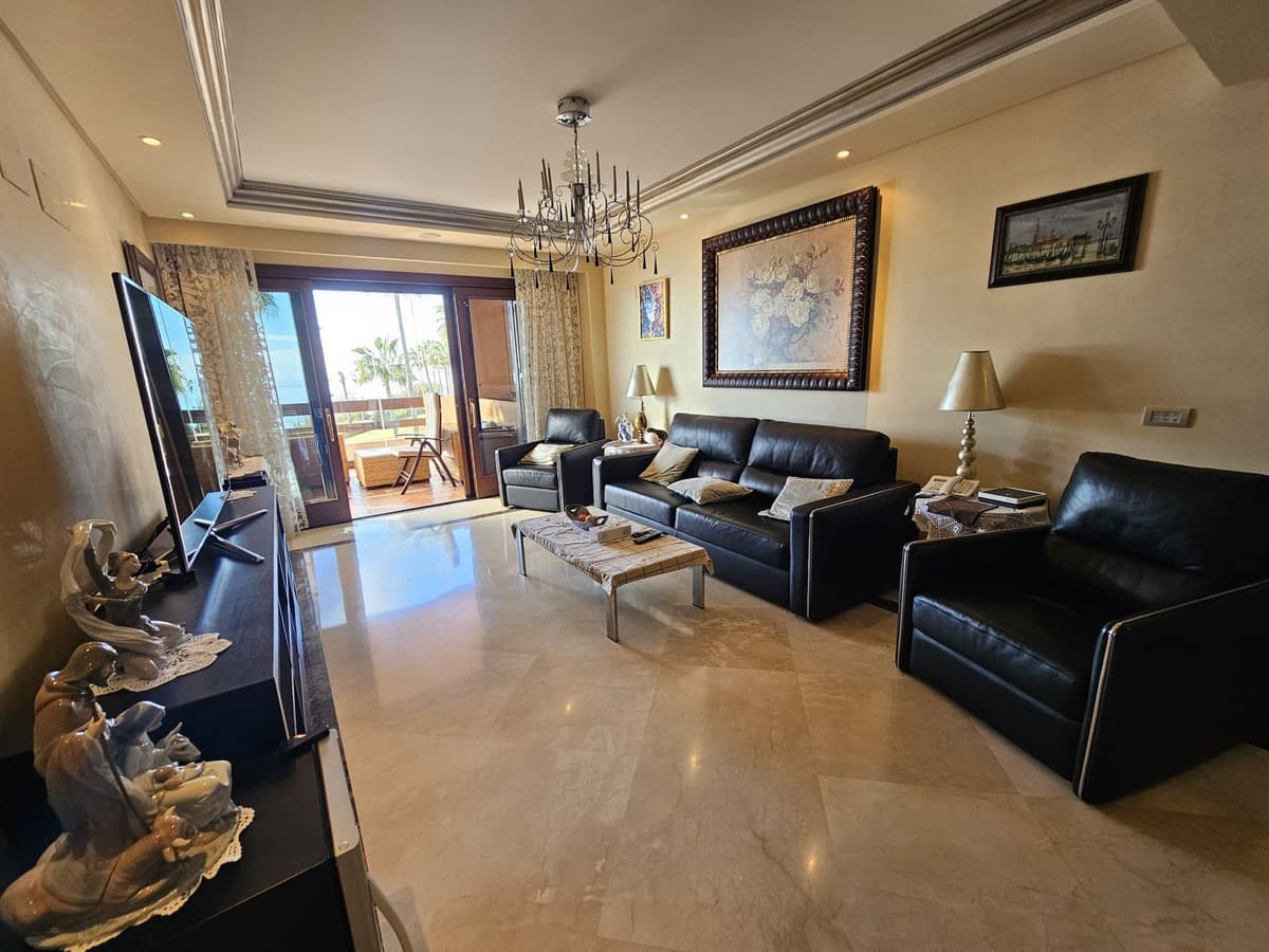 Middle Floor Apartment in Estepona — photo 4 of 10