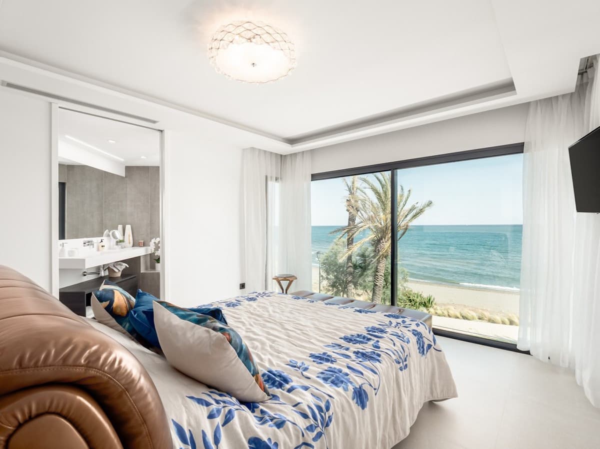Townhouse in Estepona — photo 3 of 10