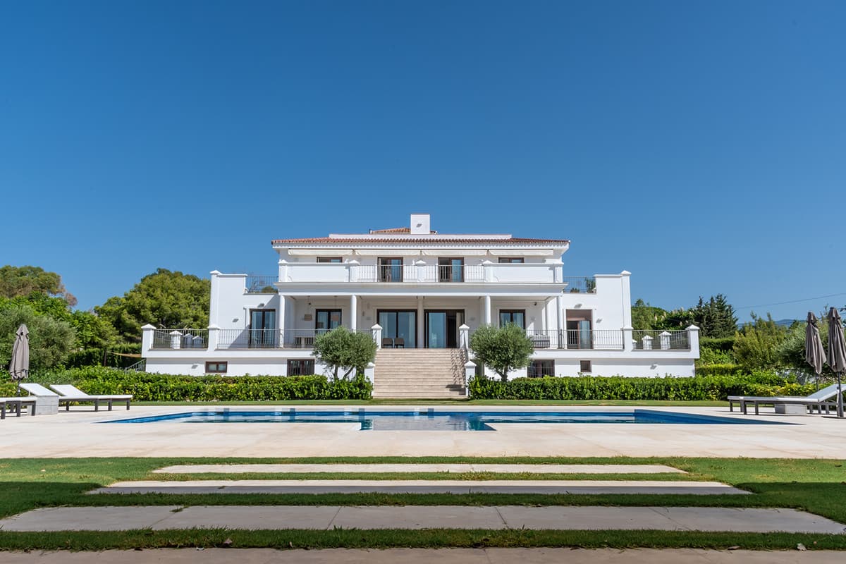 Detached Villa in Guadalmina Alta — photo 1 of 10