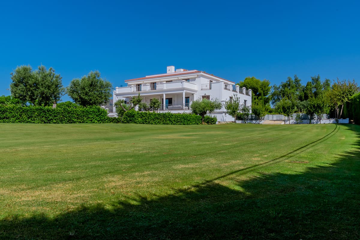 Detached Villa in Guadalmina Alta — photo 2 of 10