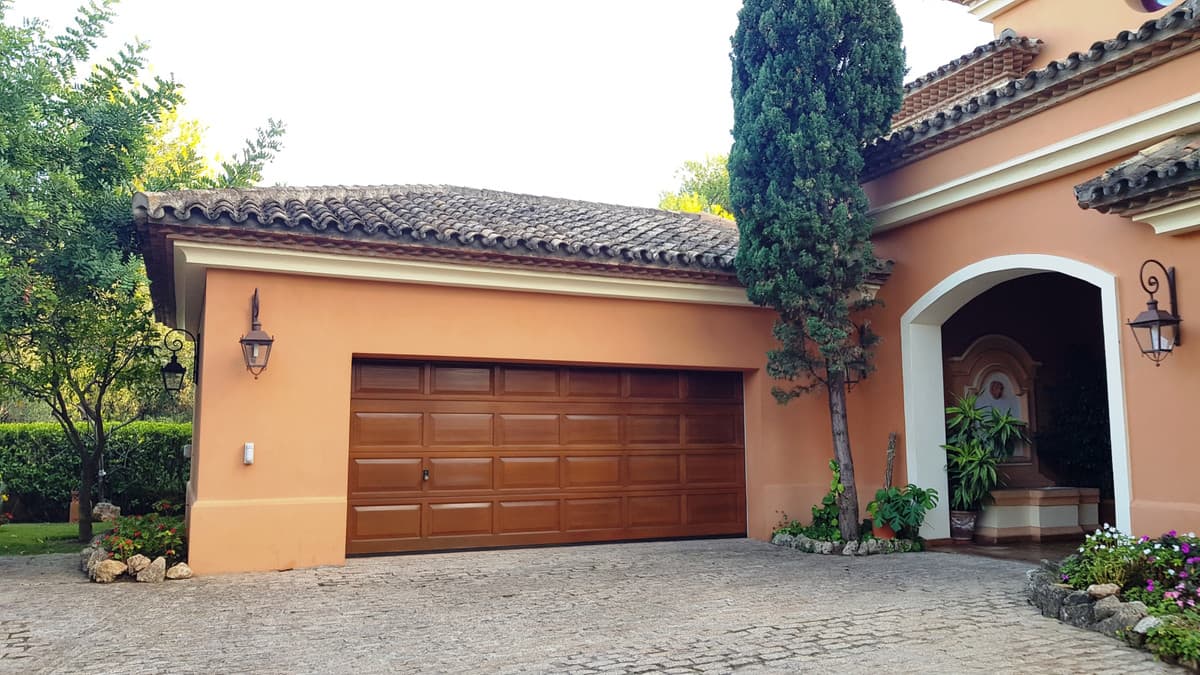Detached Villa in Sierra Blanca — photo 2 of 10