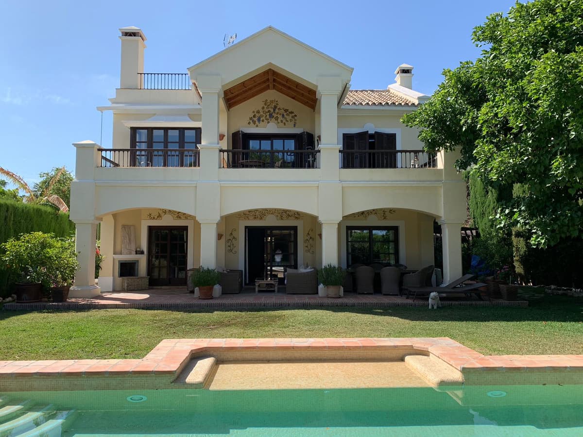 Detached Villa in Sierra Blanca — photo 1 of 10