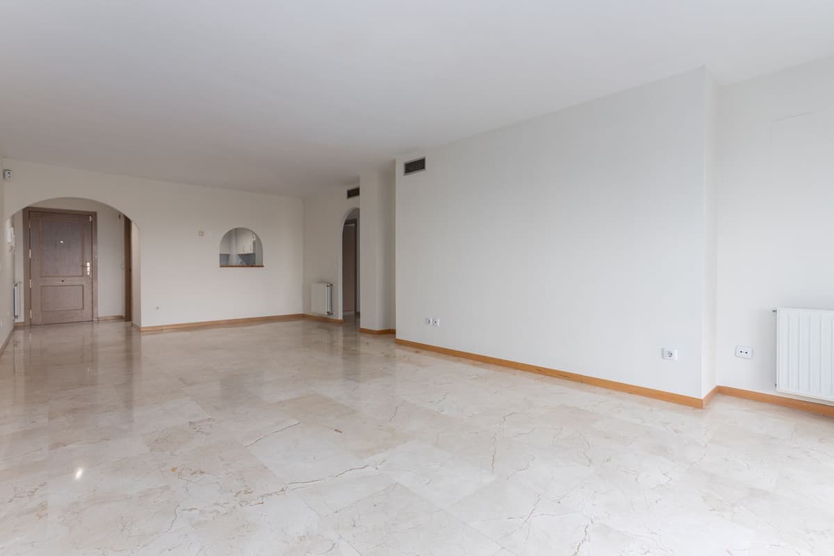 Middle Floor Apartment in Guadalmina Alta — photo 3 of 10