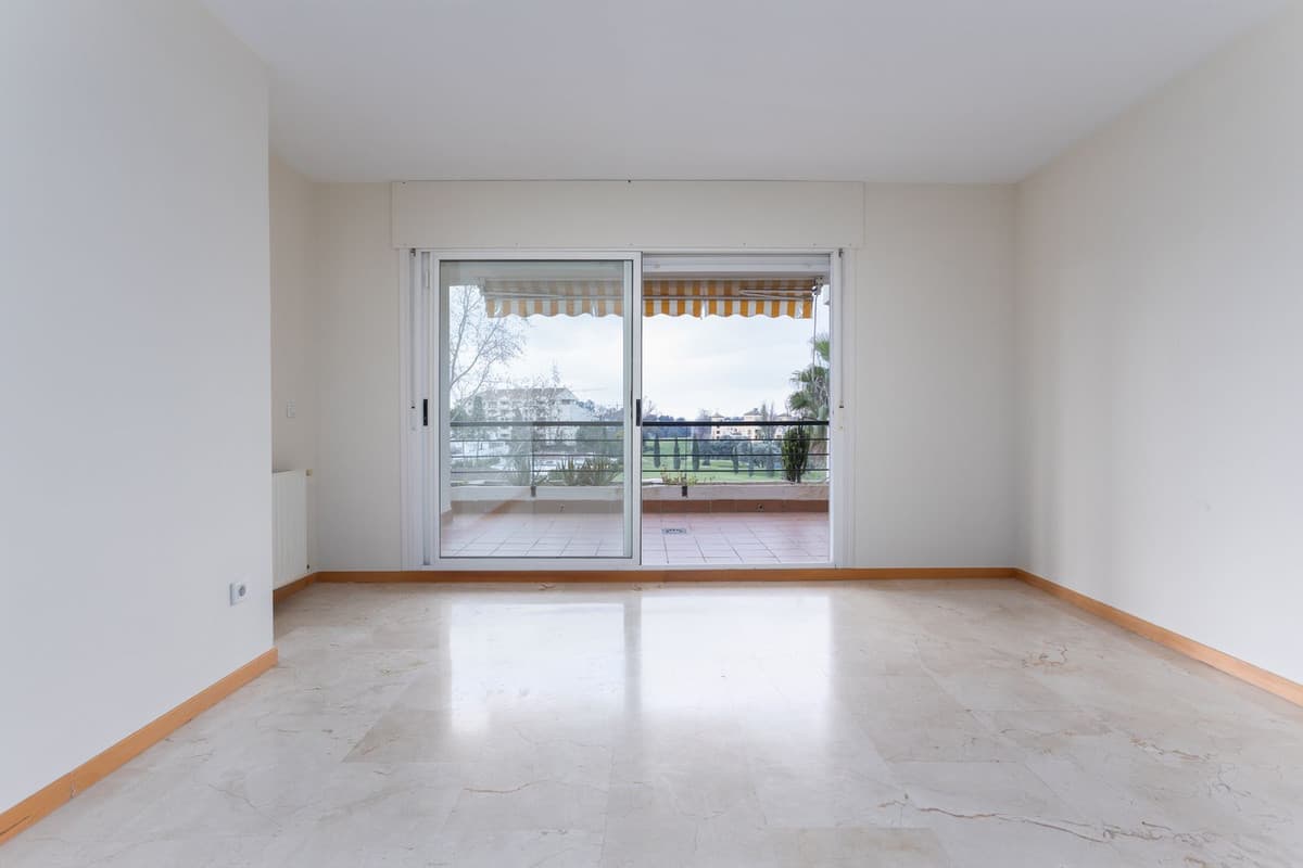 Middle Floor Apartment in Guadalmina Alta — photo 4 of 10