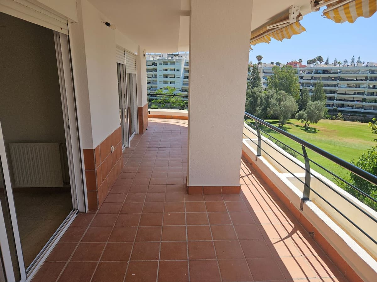 Middle Floor Apartment in Guadalmina Alta — photo 6 of 10