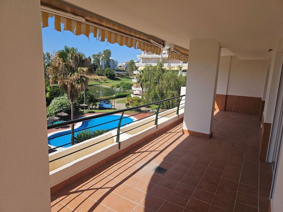 Middle Floor Apartment in Guadalmina Alta — photo 7 of 10