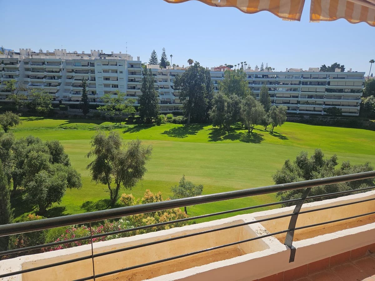 Middle Floor Apartment in Guadalmina Alta — photo 9 of 10