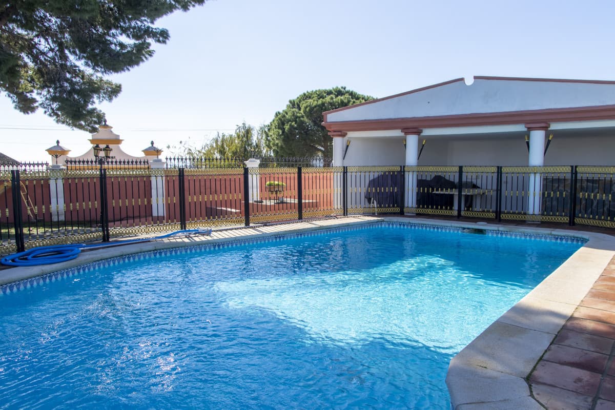Detached Villa in Estepona — photo 2 of 10