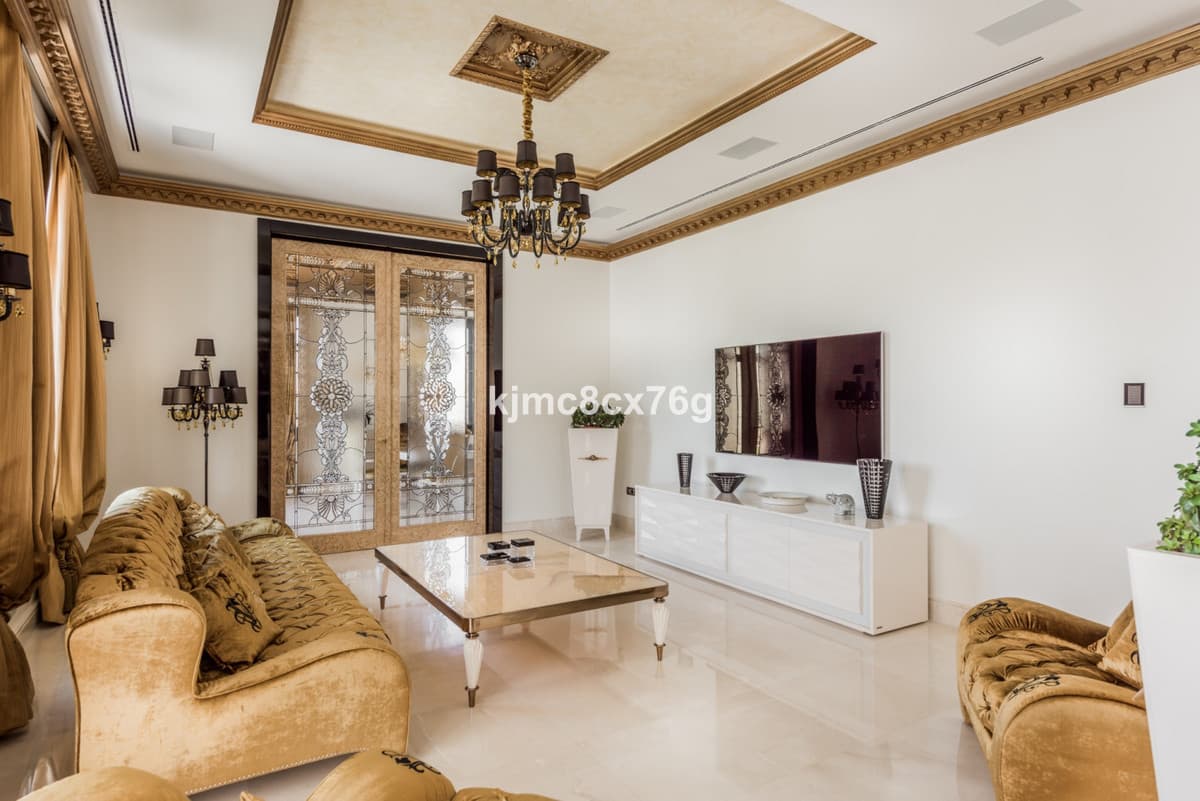Detached Villa in Hacienda Las Chapas — photo 9 of 10