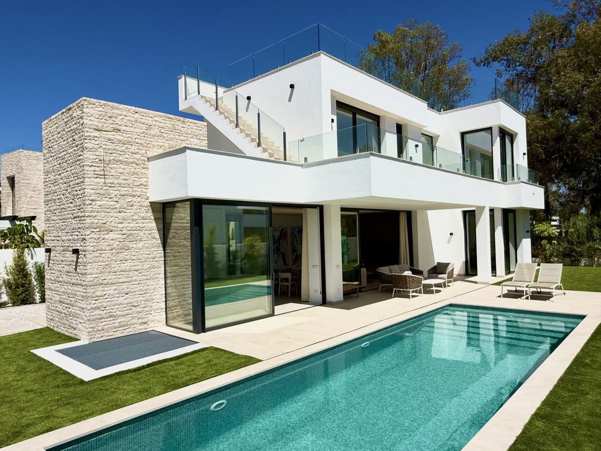 Detached Villa in New Golden Mile — photo 1 of 10