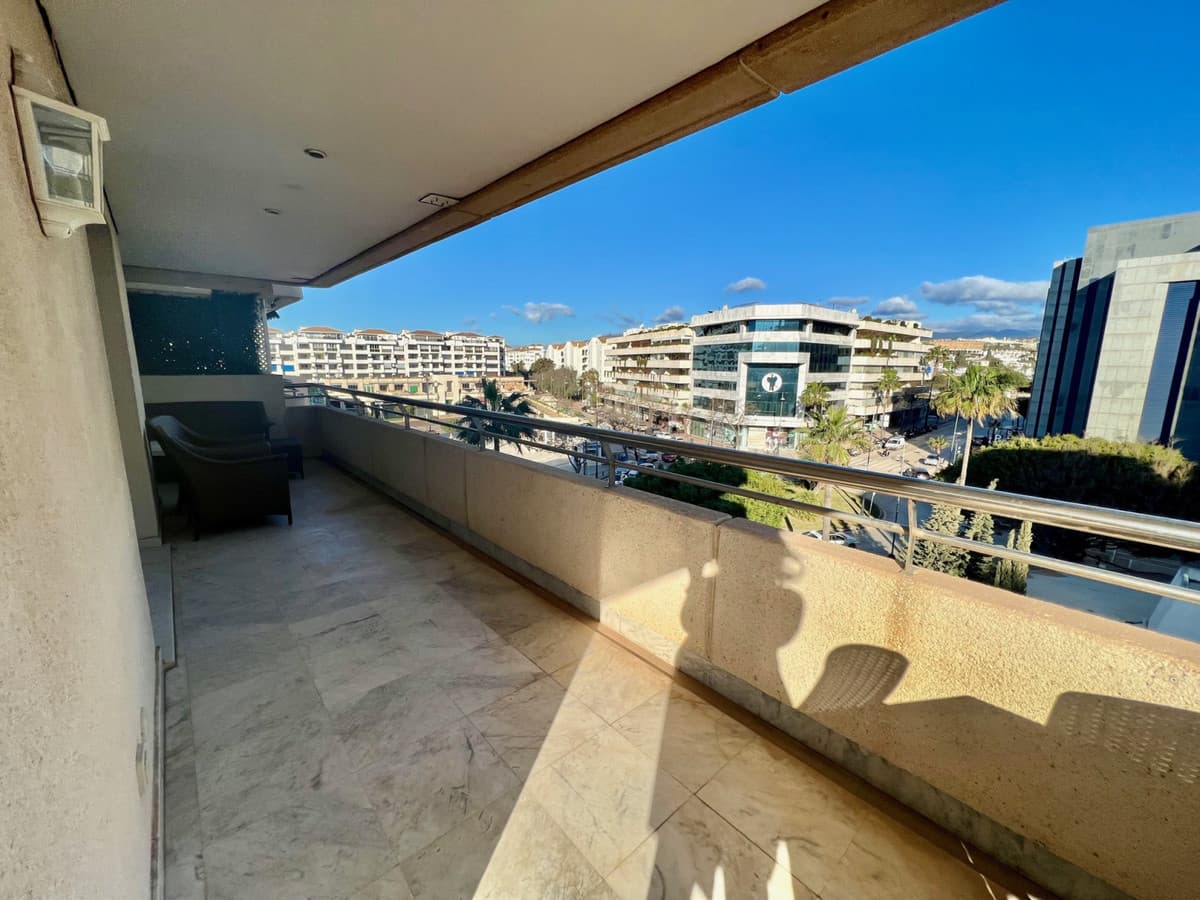 Middle Floor Apartment in Puerto Banús — photo 9 of 10