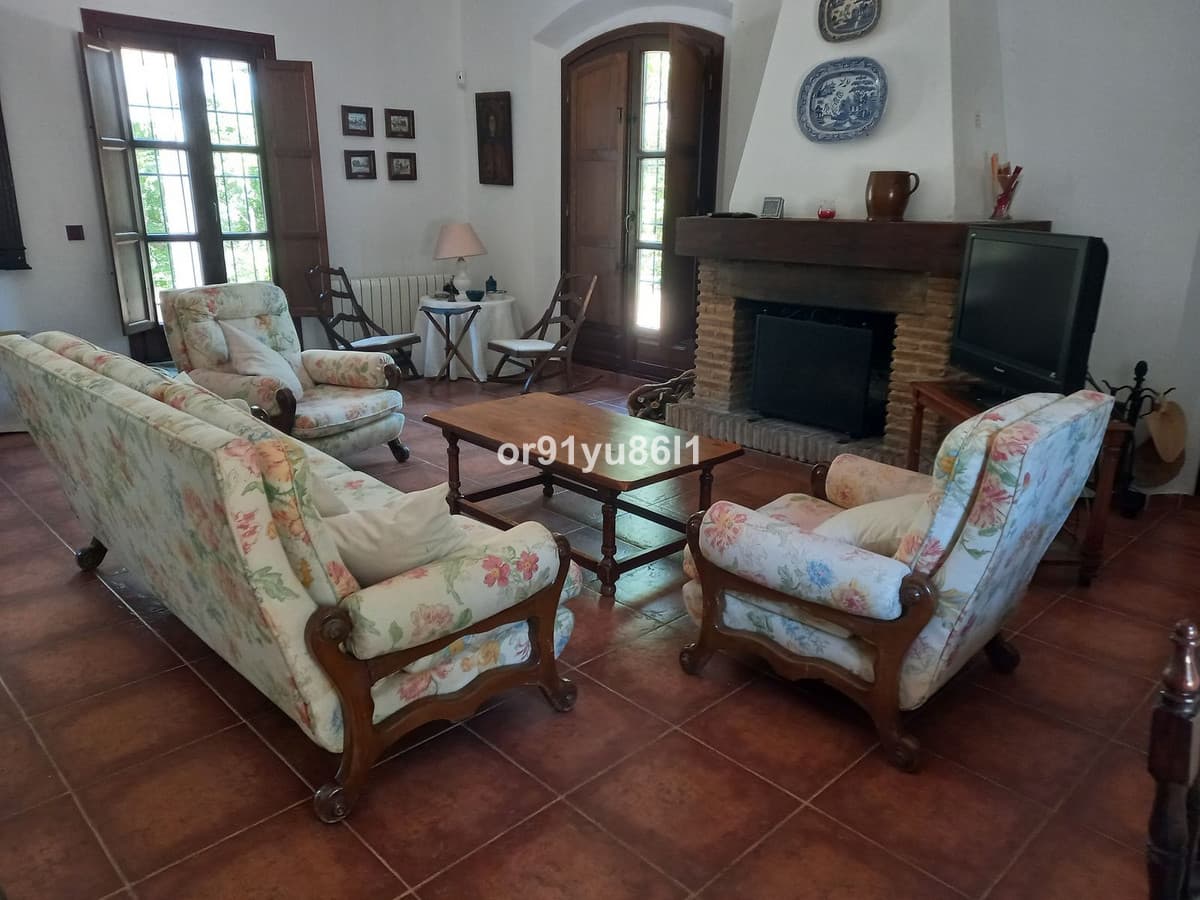Cortijo in Casares — photo 3 of 10