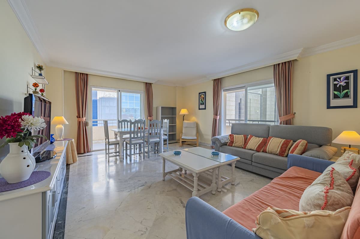 Middle Floor Apartment in Puerto Banús — photo 3 of 10