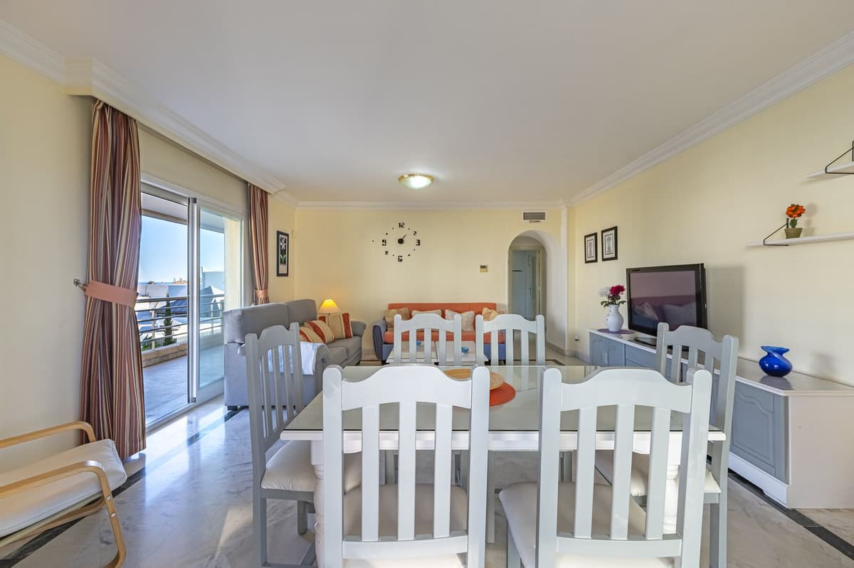 Middle Floor Apartment in Puerto Banús — photo 4 of 10