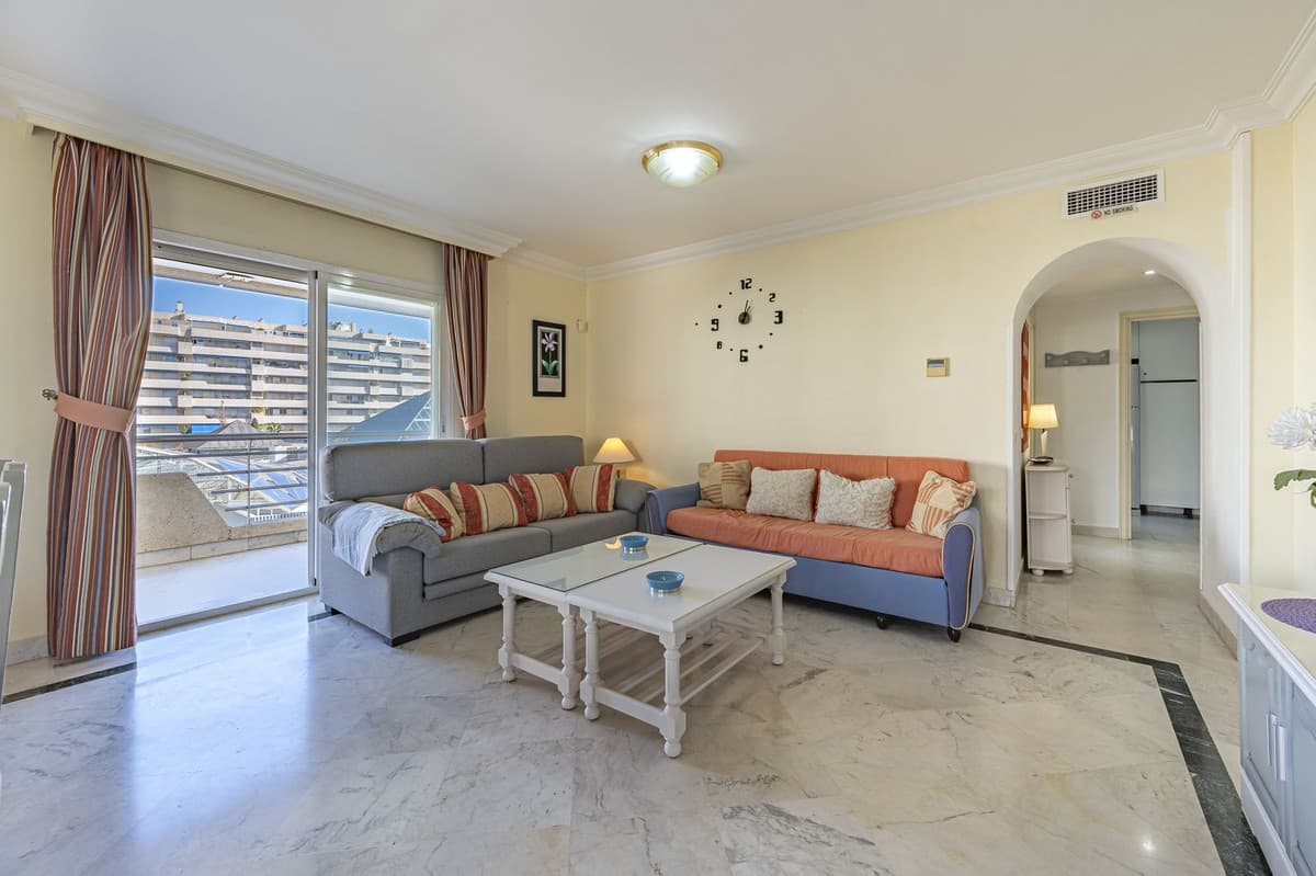 Middle Floor Apartment in Puerto Banús — photo 5 of 10