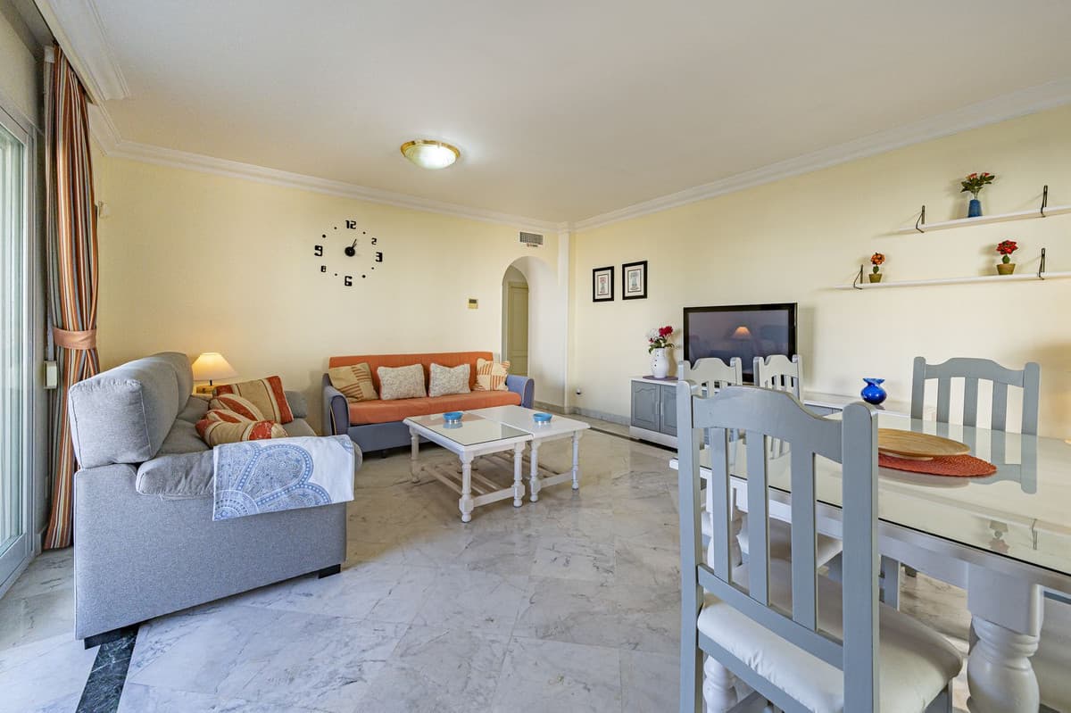 Middle Floor Apartment in Puerto Banús — photo 7 of 10