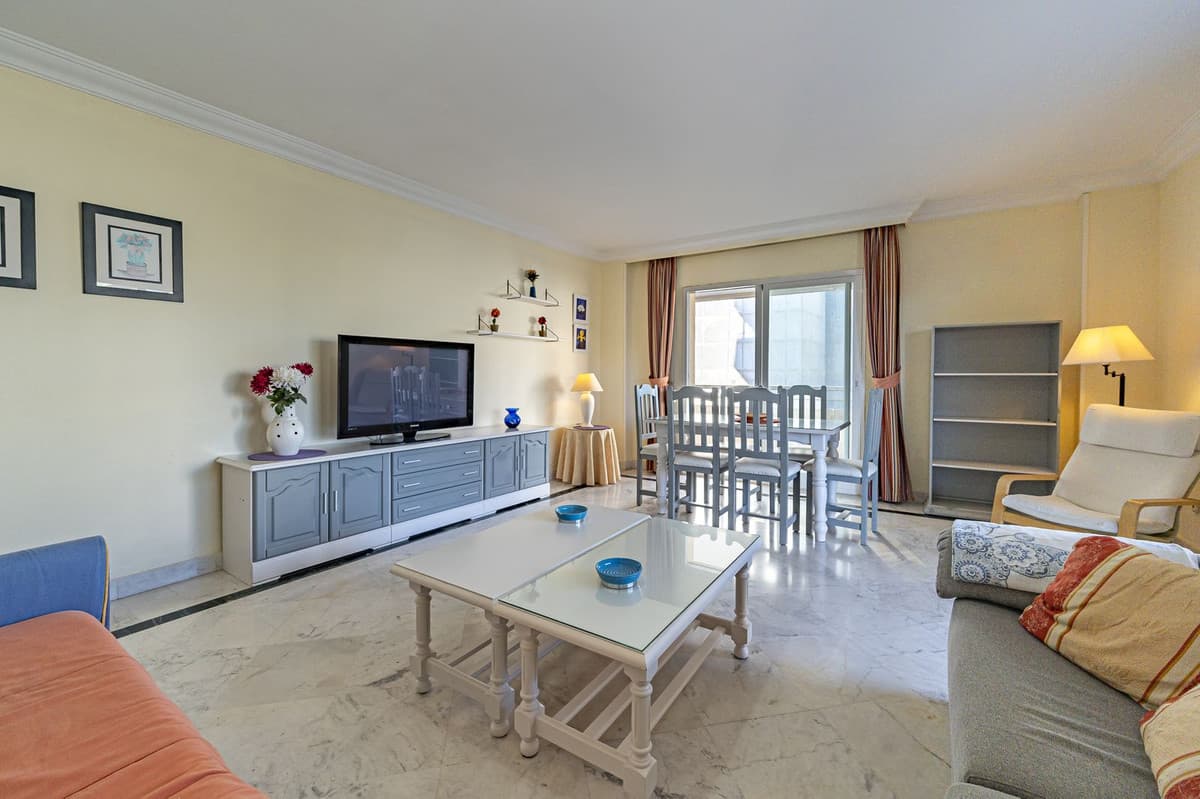 Middle Floor Apartment in Puerto Banús — photo 8 of 10
