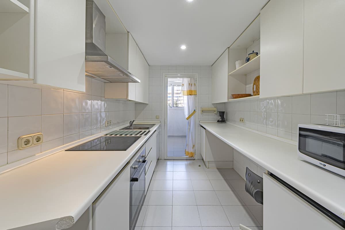Middle Floor Apartment in Puerto Banús — photo 10 of 10