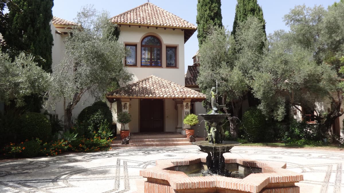 Detached Villa in La Zagaleta — photo 2 of 10