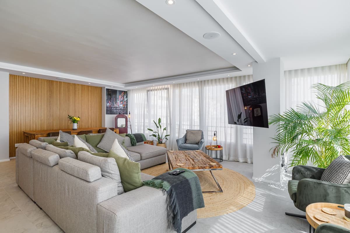 Middle Floor Apartment in Marbella — photo 1 of 10