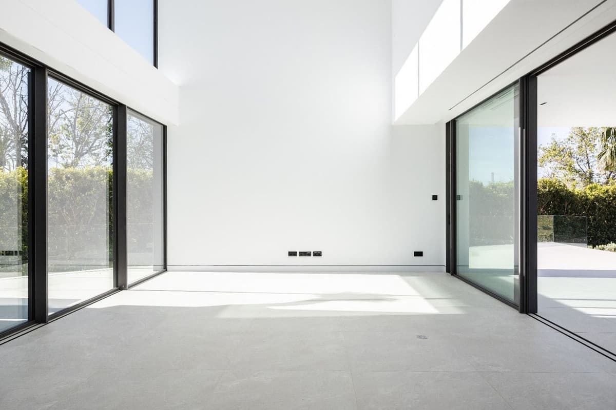 Semi-Detached House in The Golden Mile — photo 7 of 10