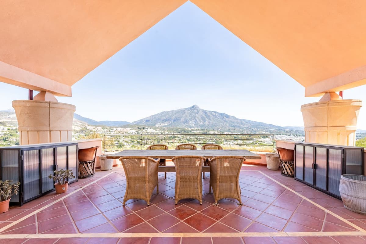 Penthouse in Nueva Andalucía — photo 1 of 10
