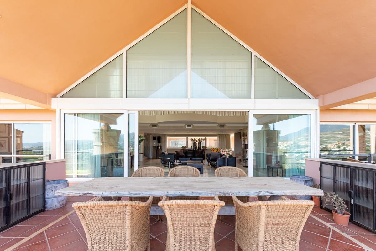 Penthouse in Nueva Andalucía — photo 2 of 10