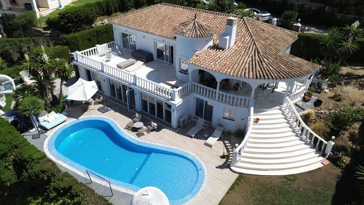 Detached Villa in Elviria — photo 3 of 10