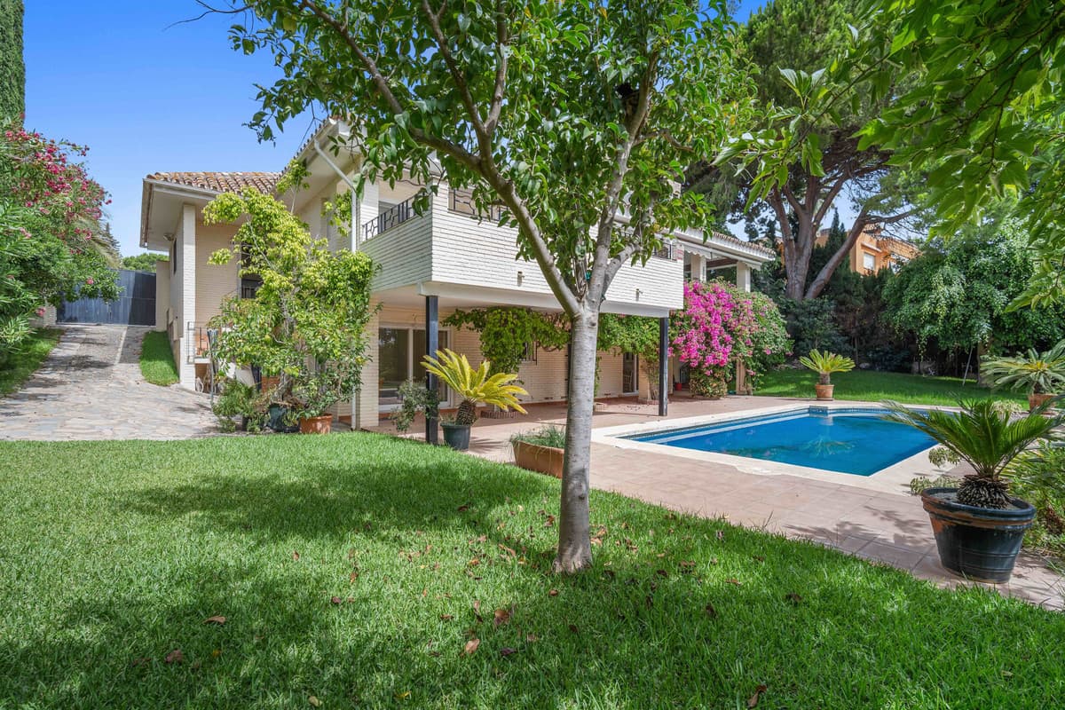 Detached Villa in Guadalmina Alta — photo 1 of 10