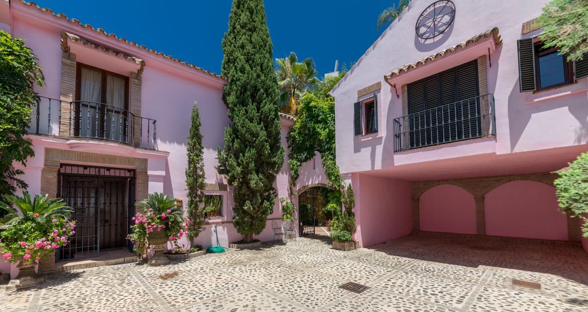 Detached Villa in Benahavís — photo 4 of 10