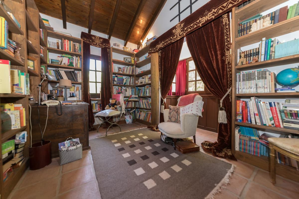Detached Villa in Benahavís — photo 8 of 10