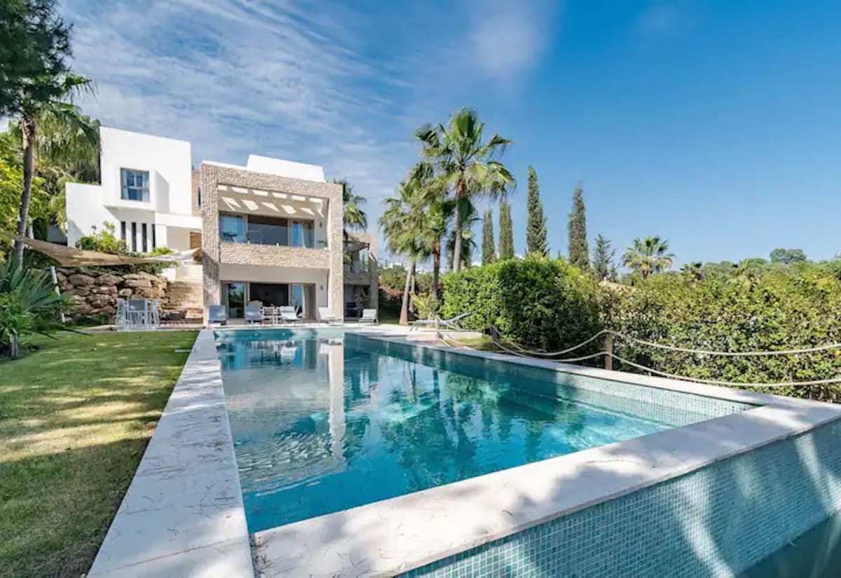 Detached Villa in Benahavís — photo 1 of 10