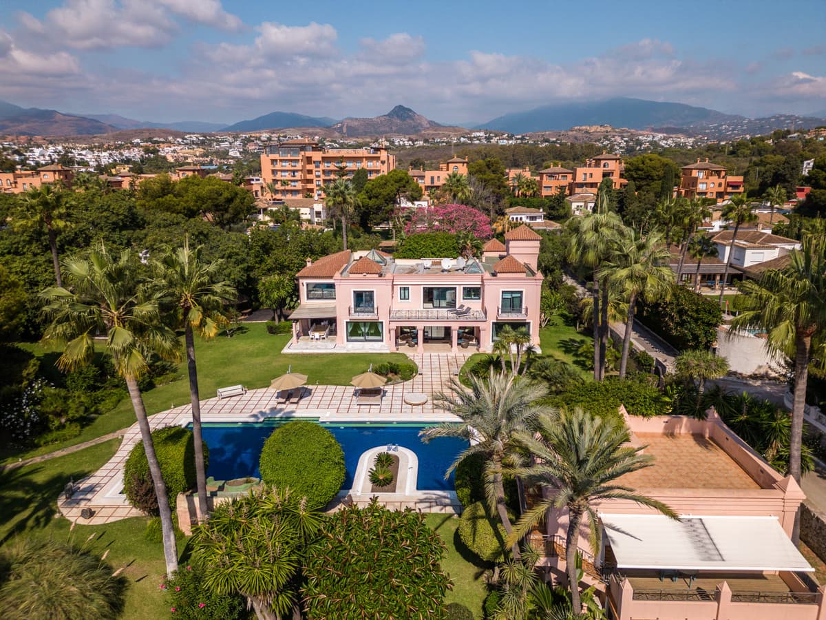 Detached Villa in Estepona — photo 2 of 10