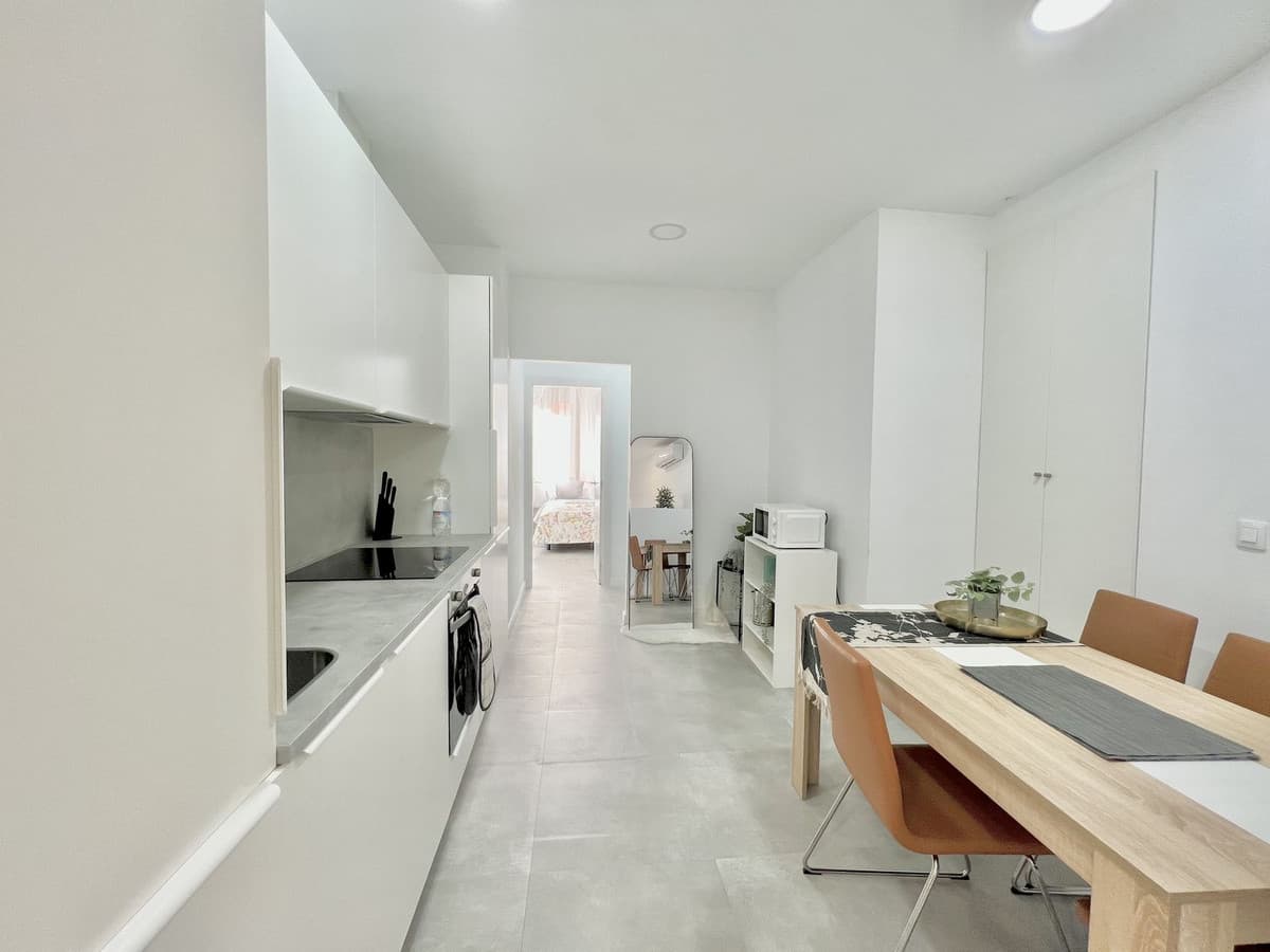 Middle Floor Apartment in Málaga — photo 3 of 10